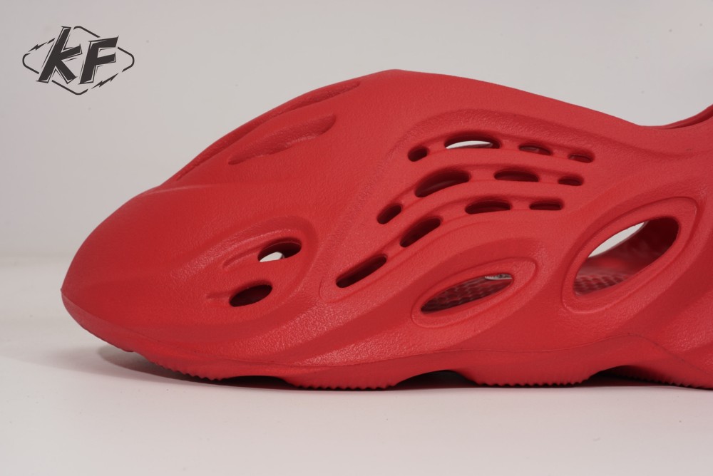 Adidas Yeezy Foam Runner Vermilion SIZE 3748.5 [Model28349428